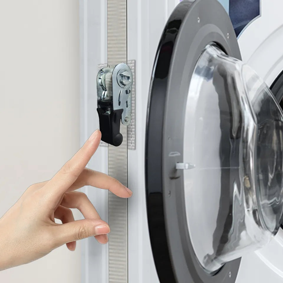Finger at the ratchet of the tension strap, next to the door of a washing machine